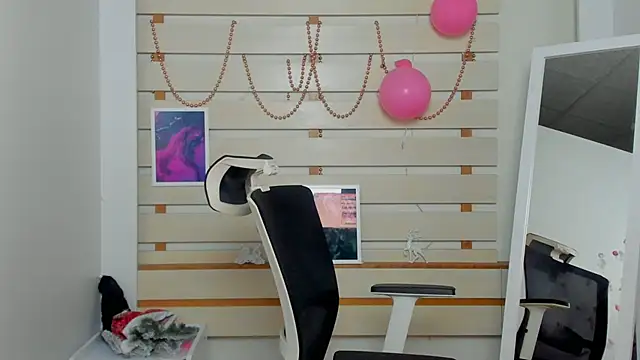 Josephine Kiss online show from 14, 2, 2025