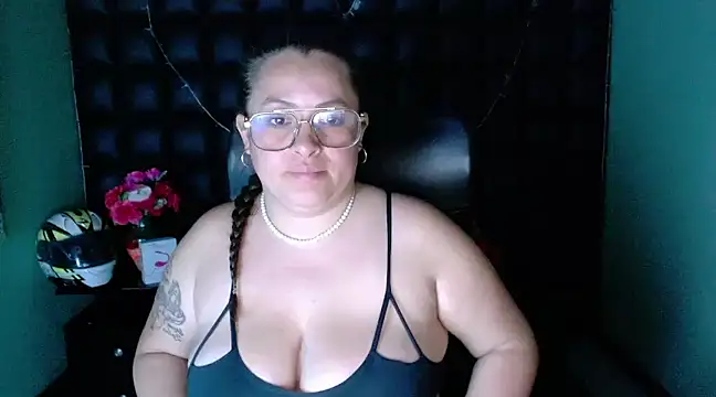 Snapshot of SaraThomso chatting on 31, 12, 2024 SaraThomso online show from 31, 12, 2024