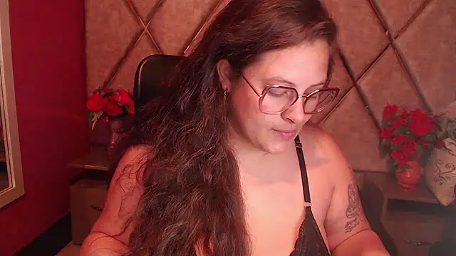 Snapshot of SaraThomso chatting on 3, 10, 2025 SaraThomso online show from 3, 10, 2025