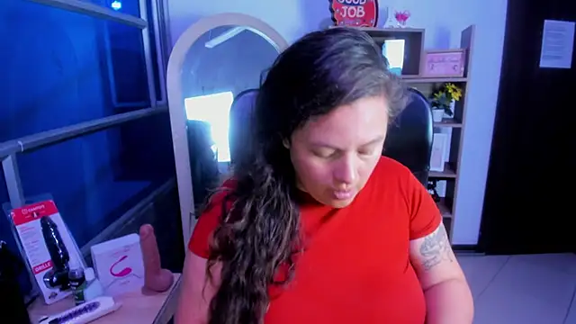 Snapshot of SaraThomso chatting on 11, 11, 2025 SaraThomso online show from 11, 11, 2025