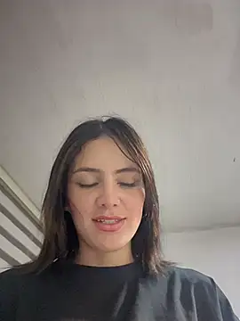 Lorraine Leon online show from 4, 3, 2025