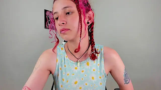 Snapshot of valent_27 chatting on 11, 11, 2025 valent 27 online show from 11, 11, 2025