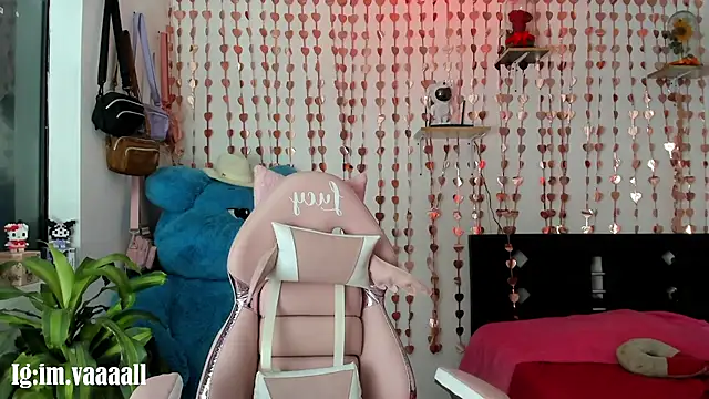 Snapshot of lucyy_tay chatting on 4, 10, 2025 lucyy tay online show from 4, 10, 2025