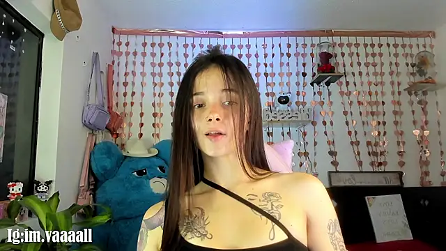 Snapshot of lucyy_tay chatting on 24, 10, 2025 lucyy tay online show from 24, 10, 2025