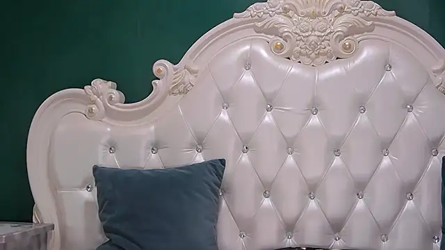 ArielBurn online show from 12, 10, 2025