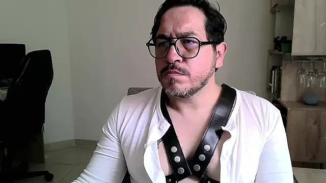 OsoMaduro12 online show from 3, 2, 2026