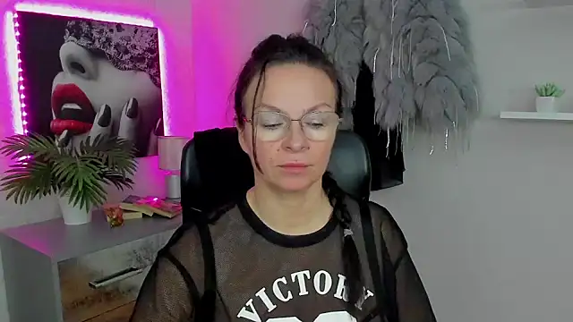 HelenLuxx online show from 31, 1, 2025