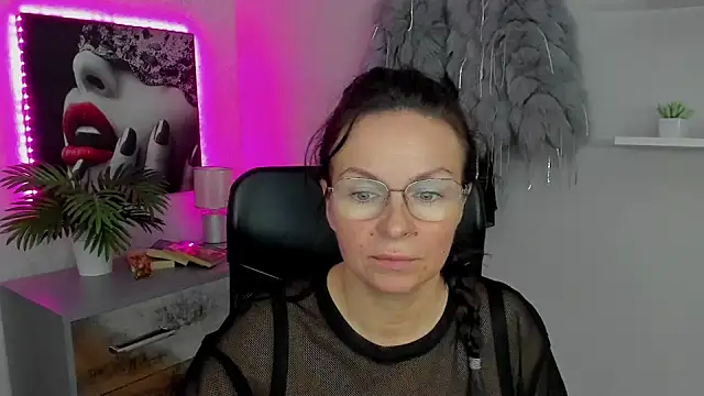 HelenLuxx online show from 31, 1, 2025