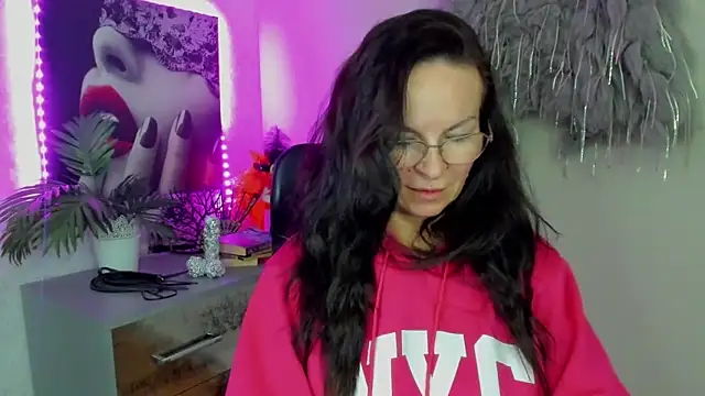 HelenLuxx online show from 24, 2, 2026