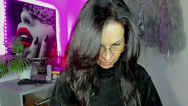 HelenLuxx online show from 18, 4, 2026