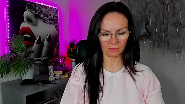 HelenLuxx online show from 21, 4, 2026