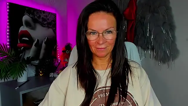 HelenLuxx online show from 26, 7, 2026