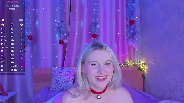 Snapshot of SweeteRose_Royce chatting on 20, 12, 2024 SweeteRose Royce online show from 20, 12, 2024