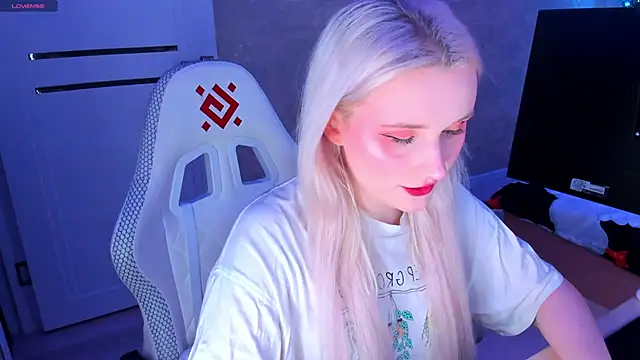 Snapshot of SweeteRose_Royce chatting on 21, 1, 2025 SweeteRose Royce online show from 21, 1, 2025