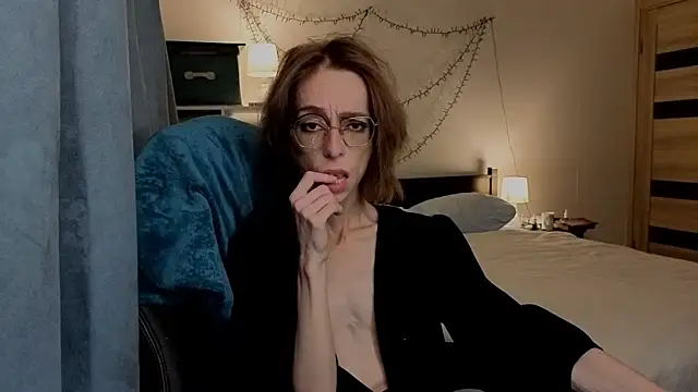 amber quell here online show from 10, 10, 2025