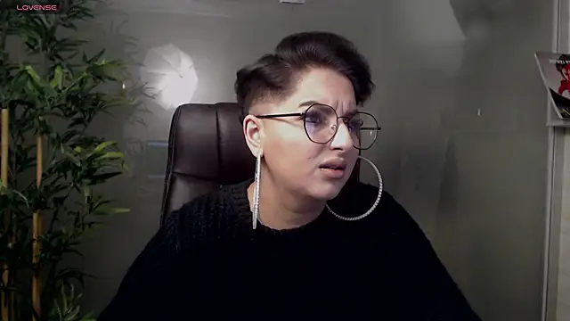 BustyAllyy online show from 1, 2, 2025