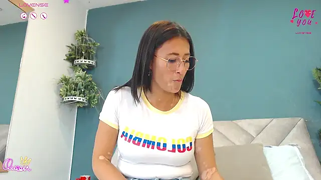 Snapshot of SharisWillian chatting on 4, 7, 2026 SharisWillian online show from 4, 7, 2026