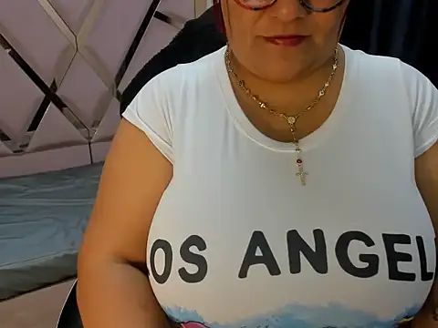 Snapshot of DaianaLutz chatting on 26, 9, 2025 DaianaLutz online show from 26, 9, 2025