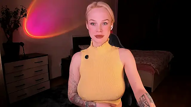 Snapshot of Polusladkoye chatting on 28, 4, 2026 Polusladkoye online show from 28, 4, 2026