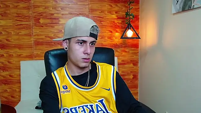 Bastiaan 28 online show from 28, 12, 2024