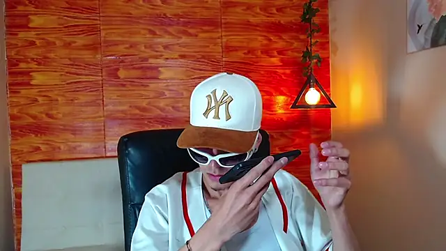 Bastiaan 28 online show from 20, 2, 2025