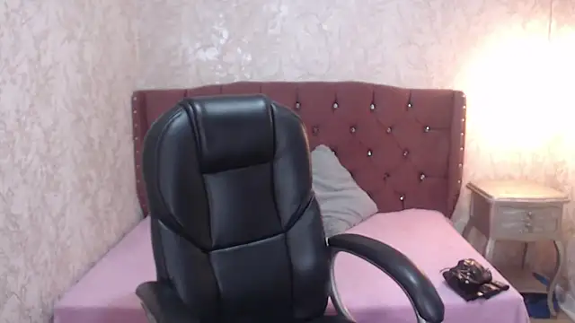 Snapshot of charlottemoonxz chatting on 9, 1, 2025 charlottemoonxz online show from 9, 1, 2025