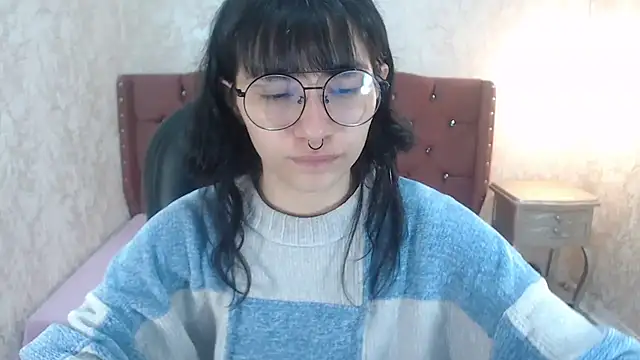 Snapshot of charlottemoonxz chatting on 2, 2, 2025 charlottemoonxz online show from 2, 2, 2025