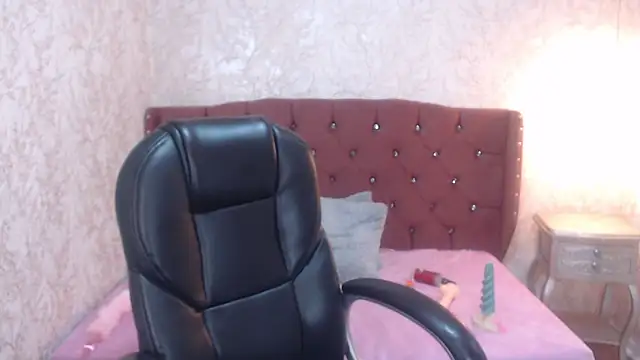 Snapshot of charlottemoonxz chatting on 8, 3, 2025 charlottemoonxz online show from 8, 3, 2025