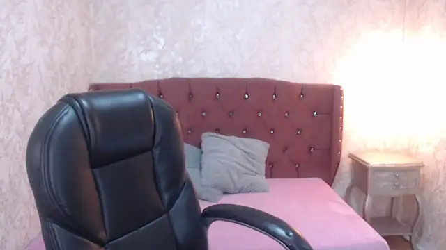 Snapshot of charlottemoonxz chatting on 17, 3, 2025 charlottemoonxz online show from 17, 3, 2025