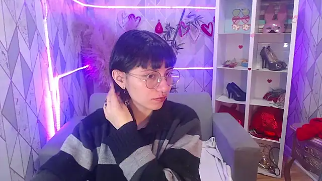 Snapshot of charlottemoonxz chatting on 17, 10, 2025 charlottemoonxz online show from 17, 10, 2025