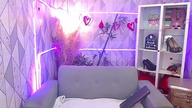 Snapshot of charlottemoonxz chatting on 6, 11, 2025 charlottemoonxz online show from 6, 11, 2025