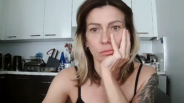 Snapshot of anechka1 chatting on 1, 6, 2026 anechka1 online show from 1, 6, 2026