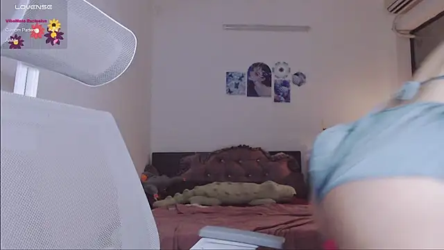 Snapshot of _OMO_ chatting on 4, 10, 2025  OMO  online show from 4, 10, 2025