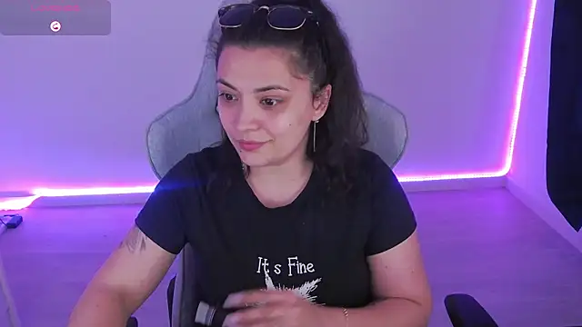 Snapshot of LuciaLoca chatting on 12, 4, 2026 LuciaLoca online show from 12, 4, 2026