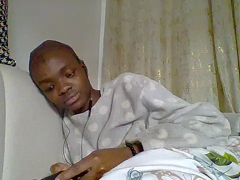 Snapshot of Saintadushe chatting on 12, 10, 2025 Saintadushe online show from 12, 10, 2025