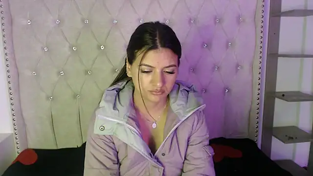 Abril Squirt online show from 4, 10, 2025