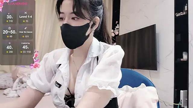 TuyetNhi2k6 online show from 21, 2, 2025