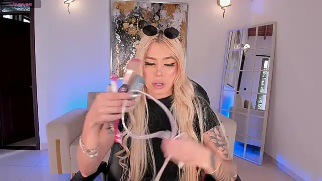 HannaConnor  online show from 29, 3, 2026