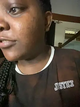 Snapshot of zonroe_the_big chatting on 17, 2, 2025 zonroe the big online show from 17, 2, 2025