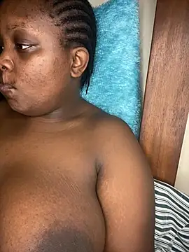 Snapshot of zonroe_the_big chatting on 2, 3, 2025 zonroe the big online show from 2, 3, 2025