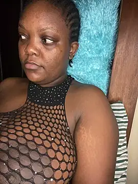 Snapshot of zonroe_the_big chatting on 6, 3, 2025 zonroe the big online show from 6, 3, 2025