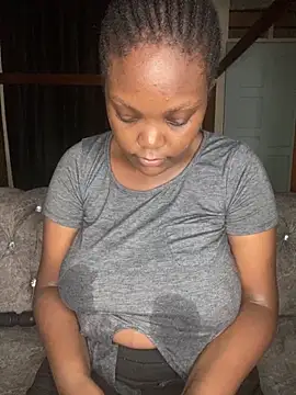 Snapshot of zonroe_the_big chatting on 8, 3, 2025 zonroe the big online show from 8, 3, 2025