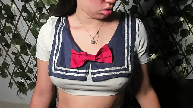 Snapshot of CoralineSanchez chatting on 6, 10, 2025 CoralineSanchez online show from 6, 10, 2025