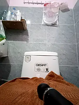 M yiyi online show from 4, 3, 2025