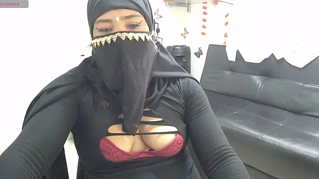 Snapshot of Aaliyah_brown chatting on 12, 12, 2024 Aaliyah brown online show from 12, 12, 2024