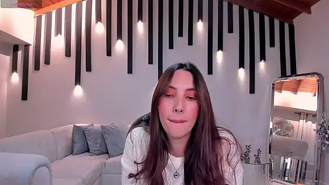 Snapshot of AnaisNin chatting on 8, 10, 2025 AnaisNin online show from 8, 10, 2025