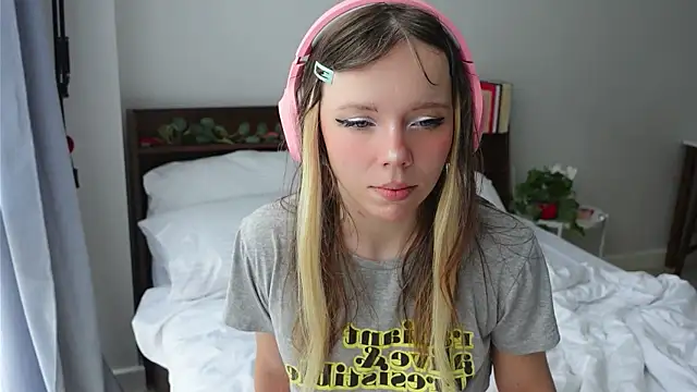 Snapshot of Ayra_Lust chatting on 2, 3, 2025 Ayra Lust online show from 2, 3, 2025