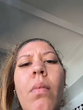 Snapshot of andreinitahg chatting on 1, 10, 2025 andreinitahg online show from 1, 10, 2025