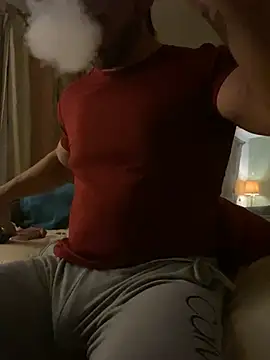 Snapshot of FumesClouds chatting on 28, 12, 2024 FumesClouds online show from 28, 12, 2024