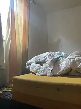 Snapshot of FumesClouds chatting on 6, 11, 2025 FumesClouds online show from 6, 11, 2025